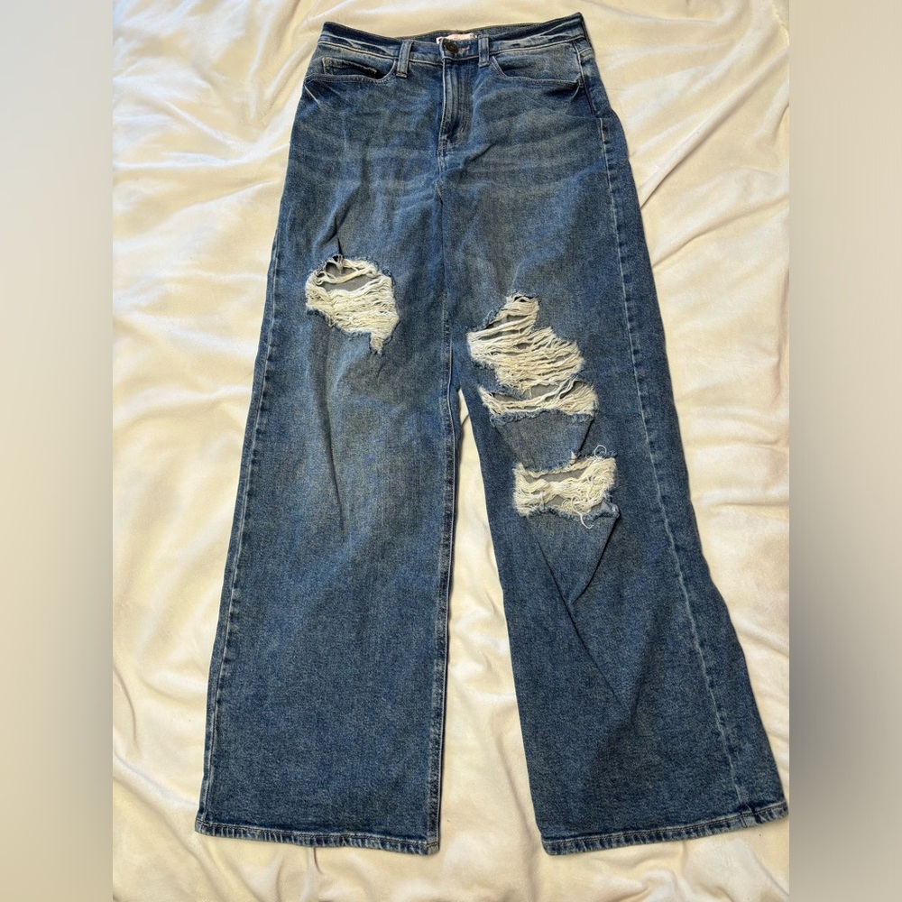 Straight leg ripped jeans